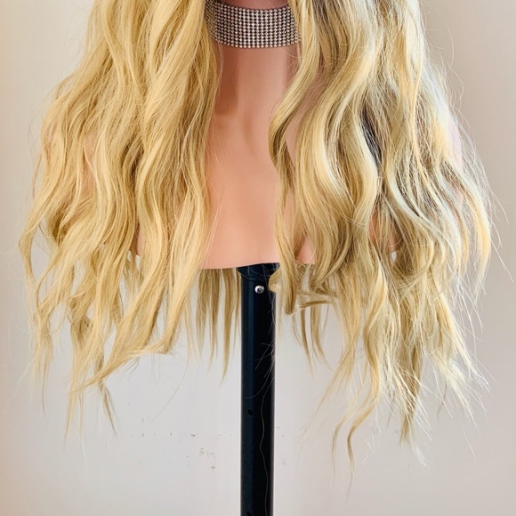 Effortless “Put On & Go” Ombre Blonde 22” Synthetic Wig - Picture 2 of 11